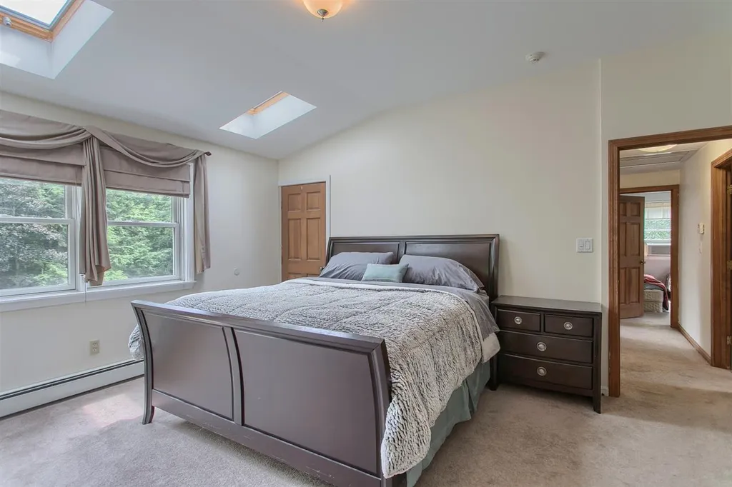 32 Sandy Knoll Drive Auburn NH 03032