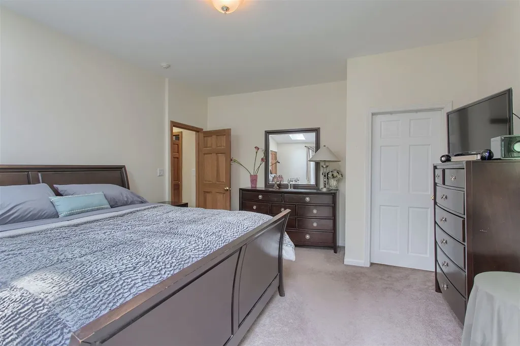 32 Sandy Knoll Drive Auburn NH 03032