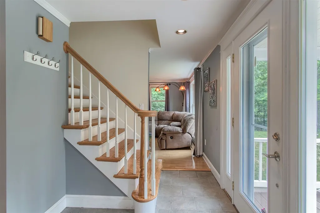 32 Sandy Knoll Drive Auburn NH 03032