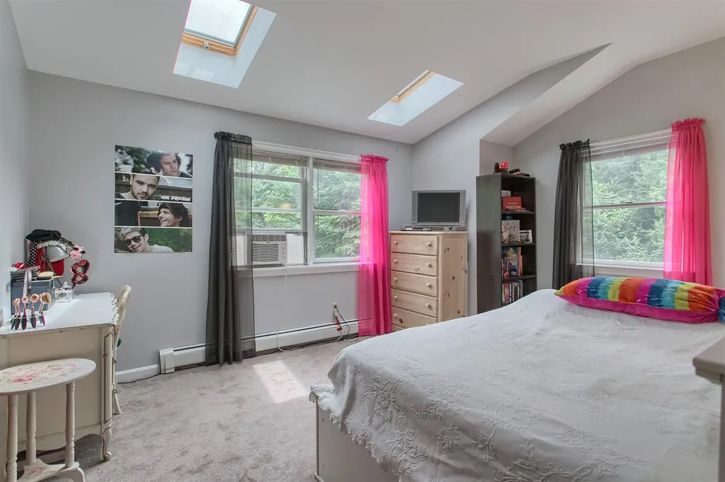 32 Sandy Knoll Drive Auburn NH 03032