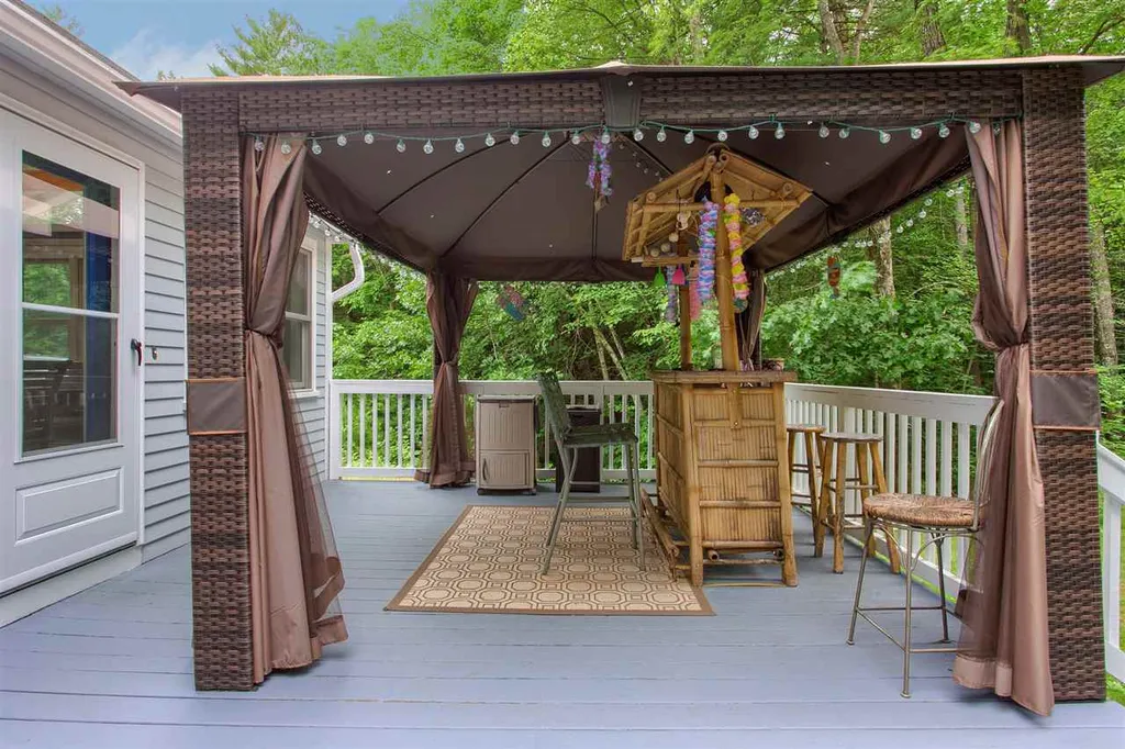32 Sandy Knoll Drive Auburn NH 03032