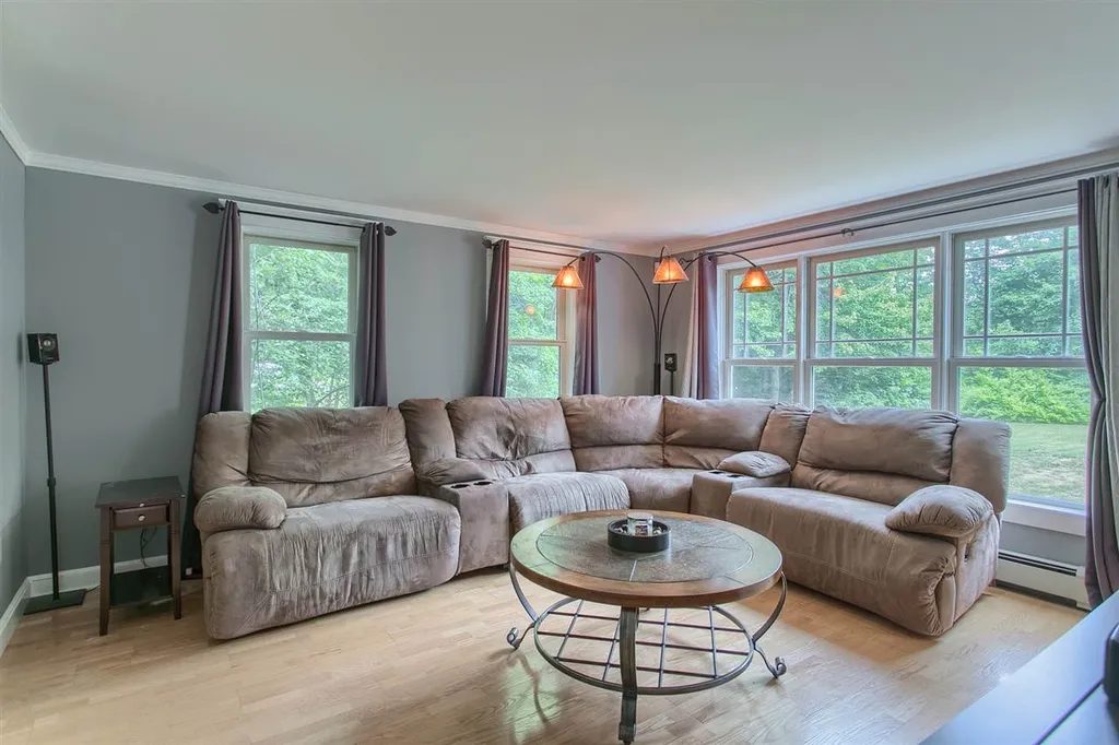 32 Sandy Knoll Drive Auburn NH 03032