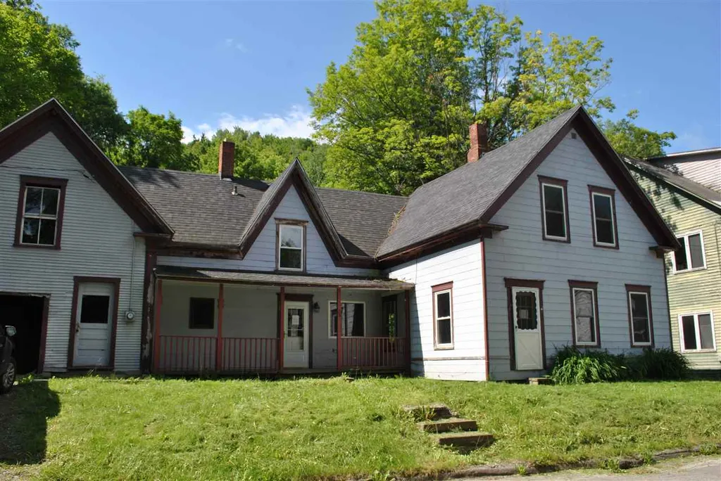 28 Spring Street Colebrook NH 03576