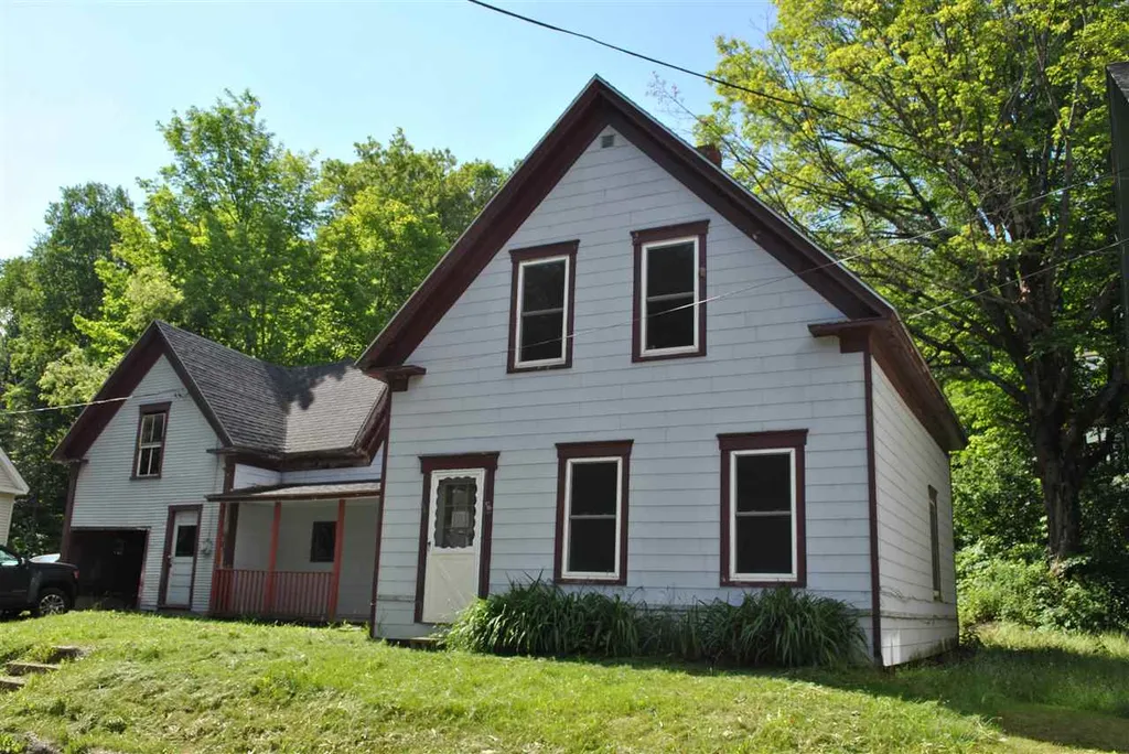 28 Spring Street Colebrook NH 03576