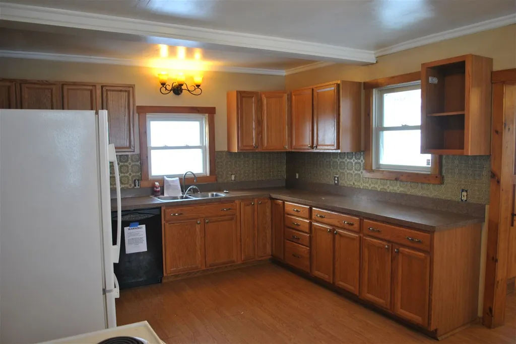 28 Spring Street Colebrook NH 03576