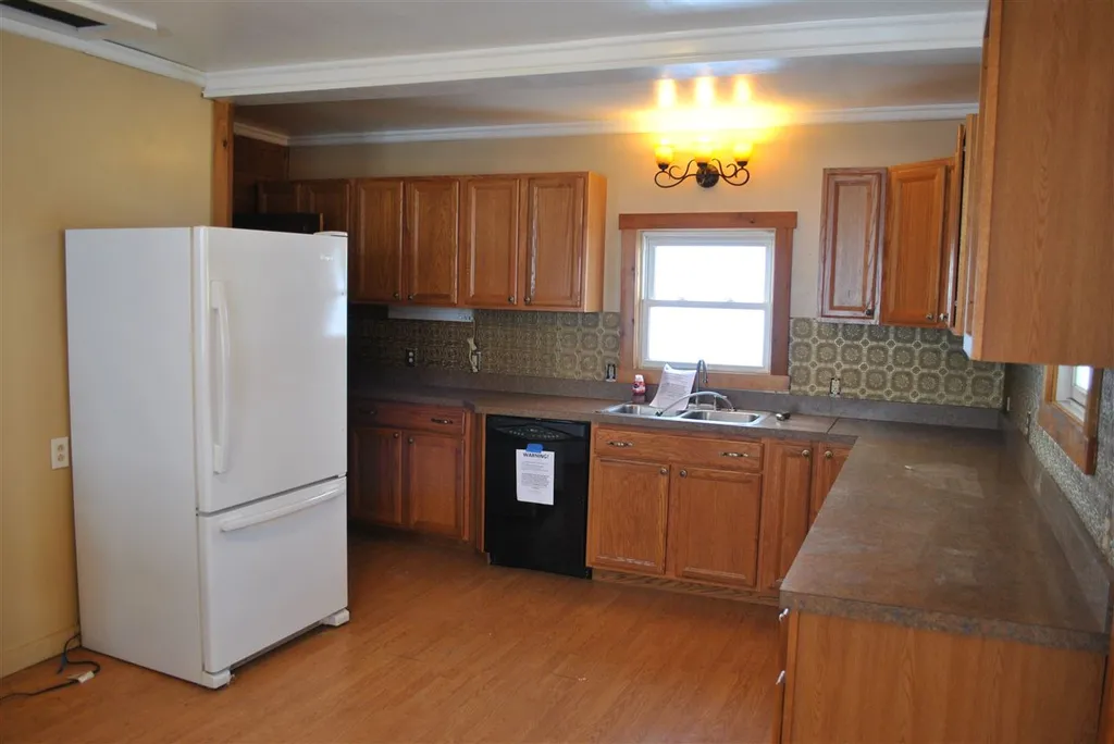 28 Spring Street Colebrook NH 03576