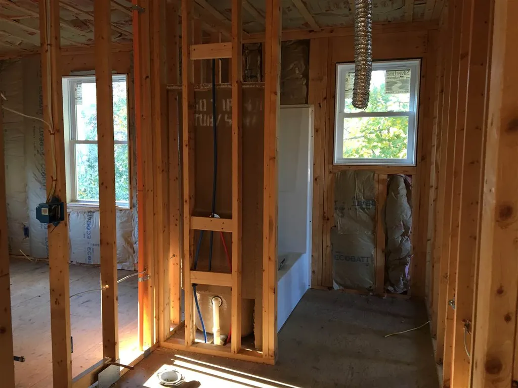 5 Mast Road Lee NH 03861