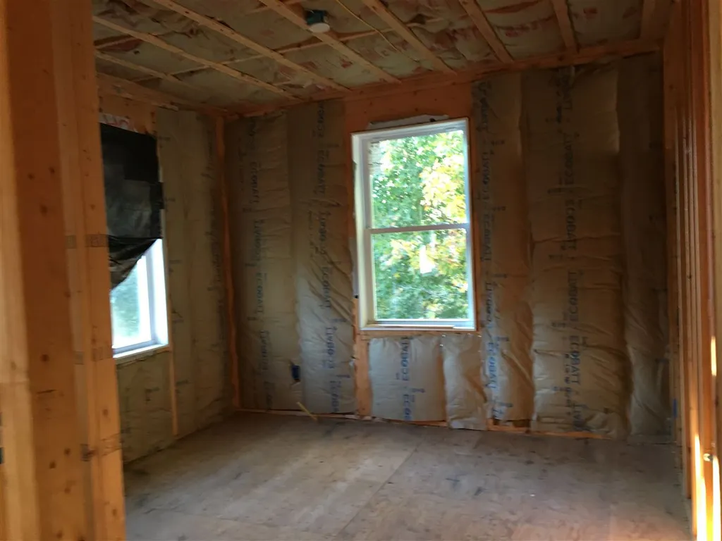 5 Mast Road Lee NH 03861