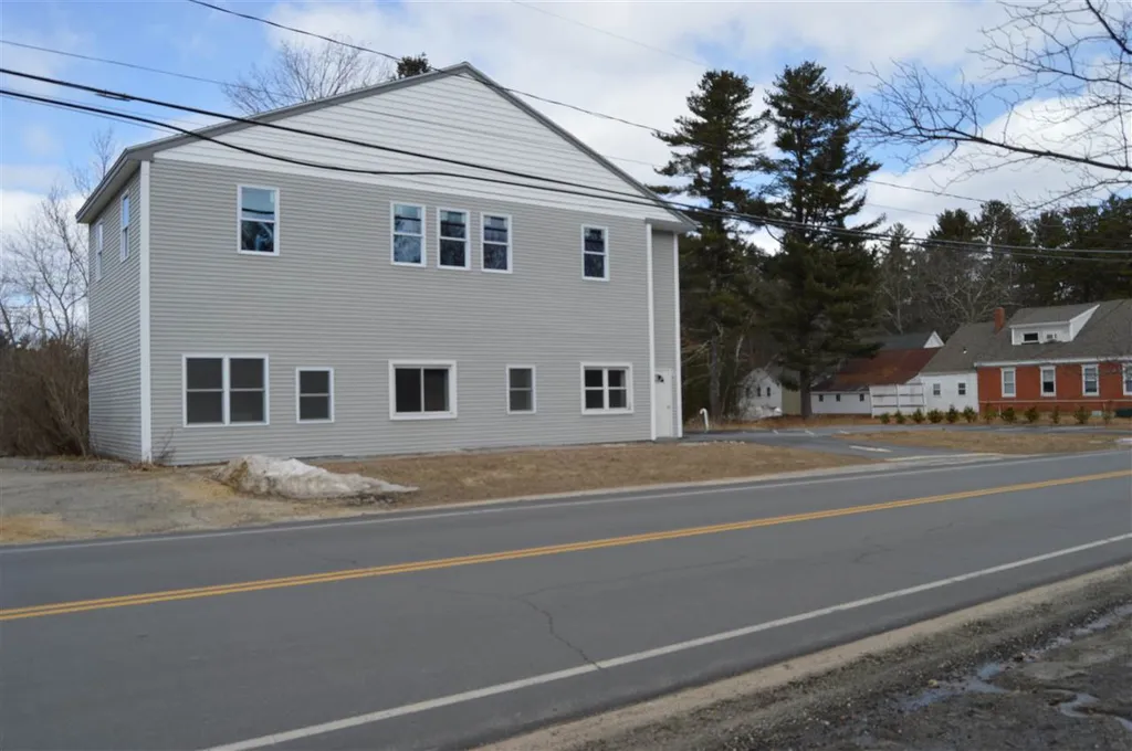 5 Mast Road Lee NH 03861