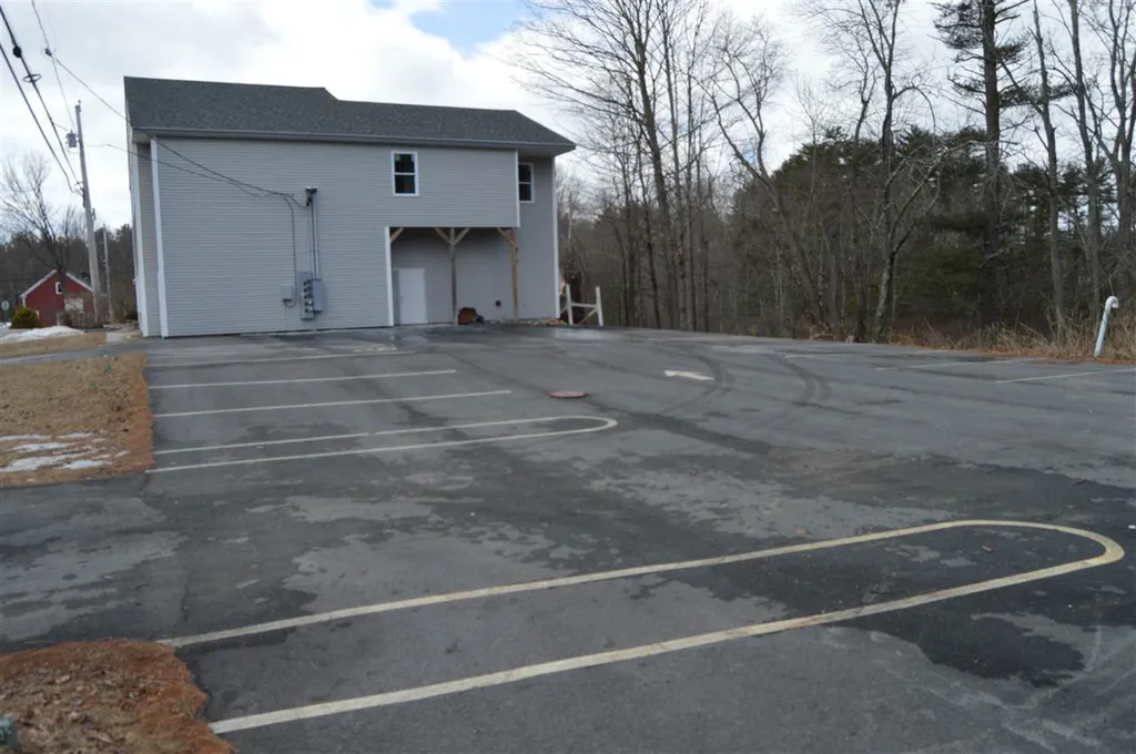 5 Mast Road Lee NH 03861