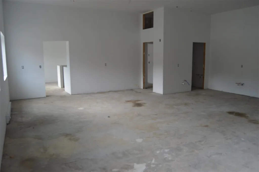 5 Mast Road Lee NH 03861