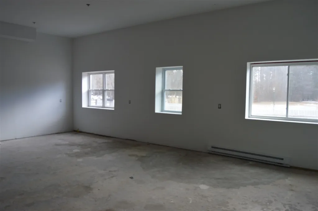5 Mast Road Lee NH 03861