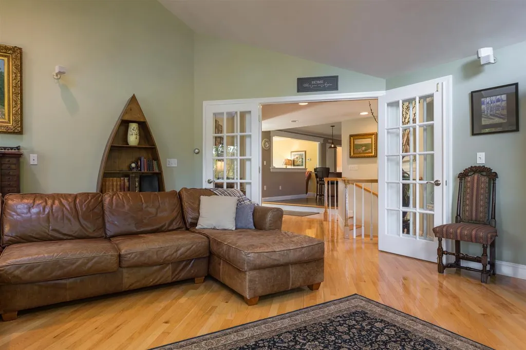 5 Sabra Circle Derry NH 03038