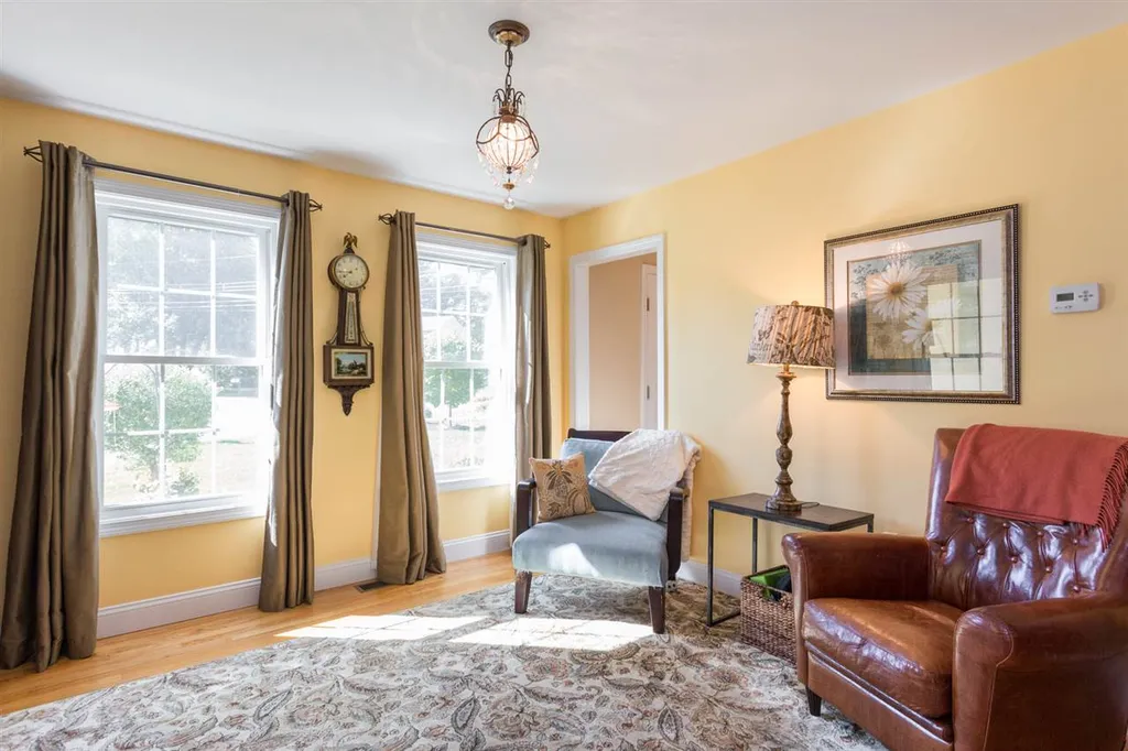 5 Sabra Circle Derry NH 03038