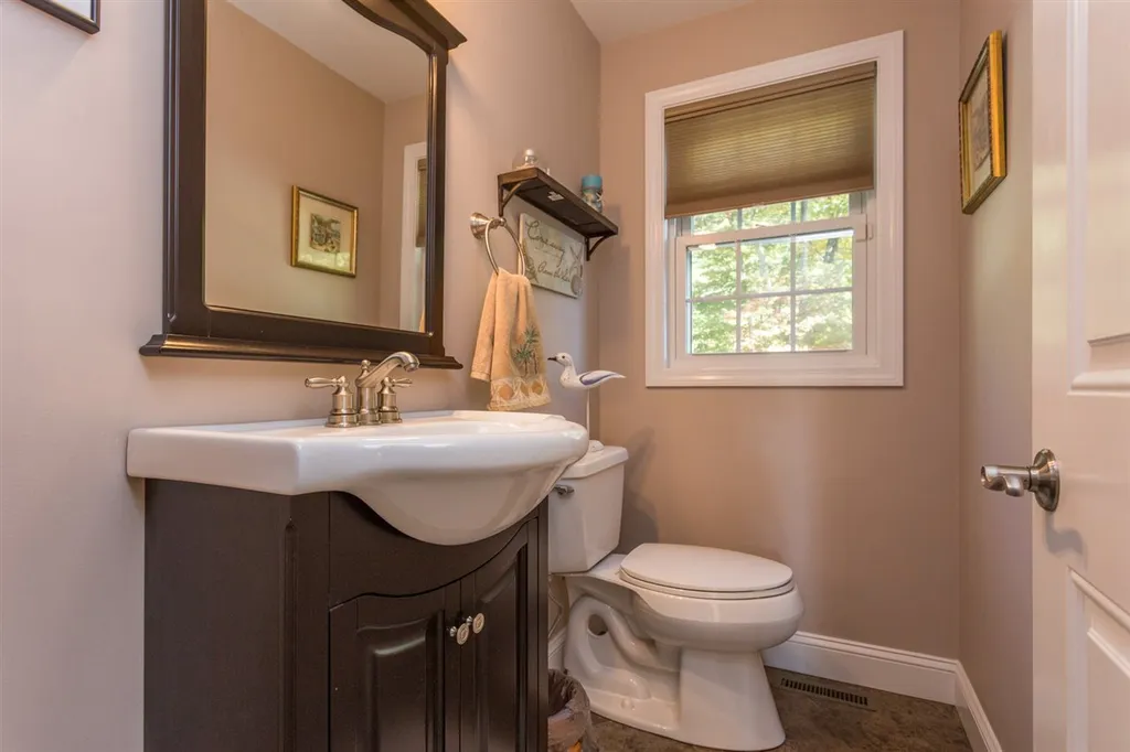 5 Sabra Circle Derry NH 03038