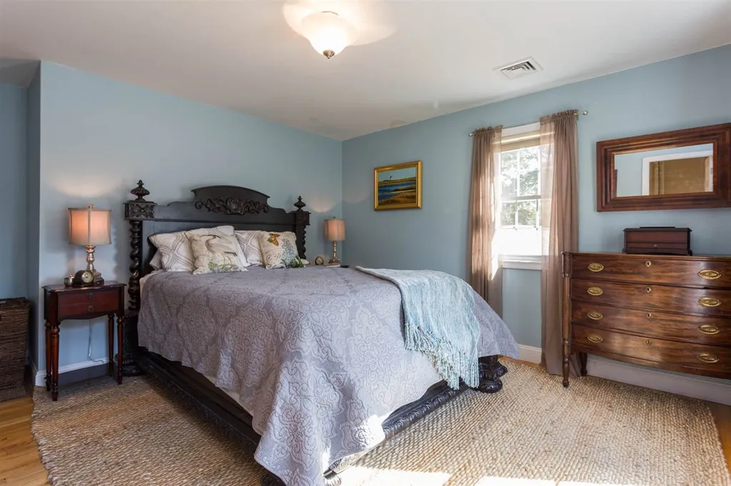 5 Sabra Circle Derry NH 03038