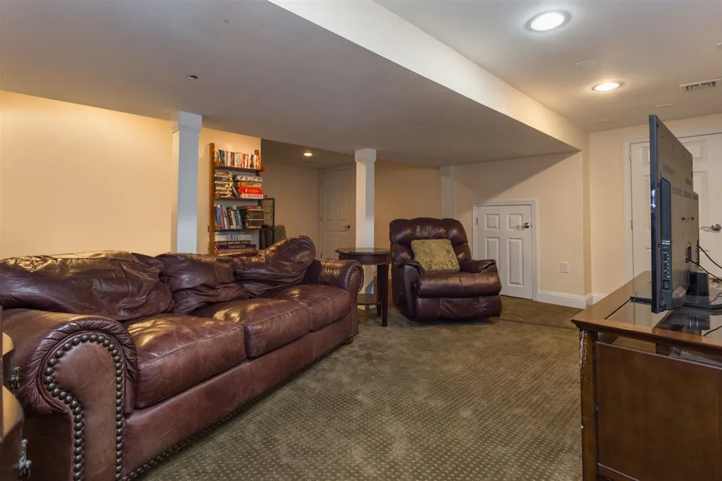 5 Sabra Circle Derry NH 03038