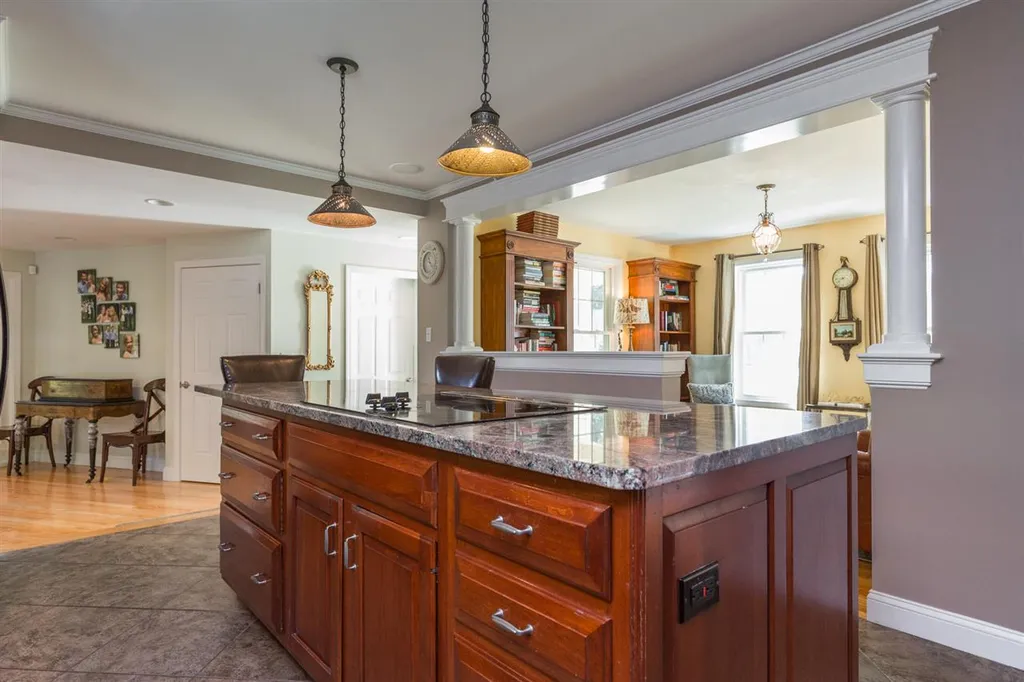 5 Sabra Circle Derry NH 03038