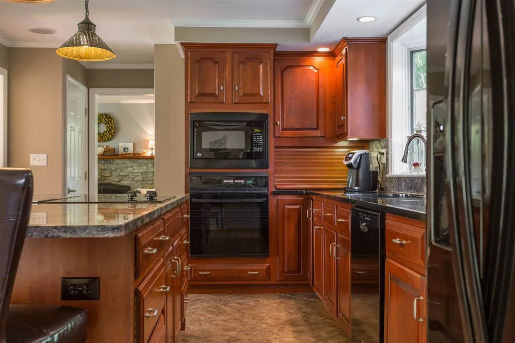 5 Sabra Circle Derry NH 03038