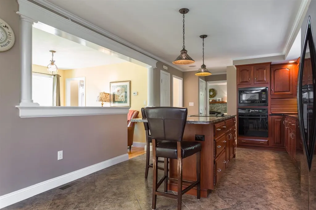 5 Sabra Circle Derry NH 03038
