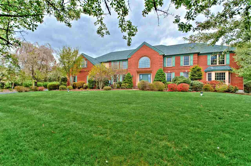 38 Hawthorne Road Windham NH 03087-1565