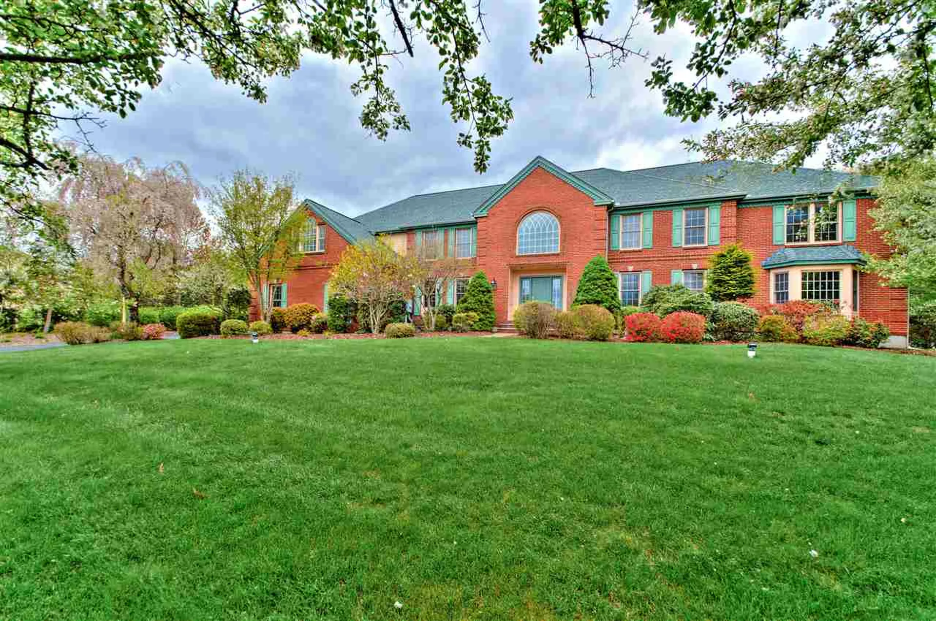 38 Hawthorne Road Windham NH 03087-1565