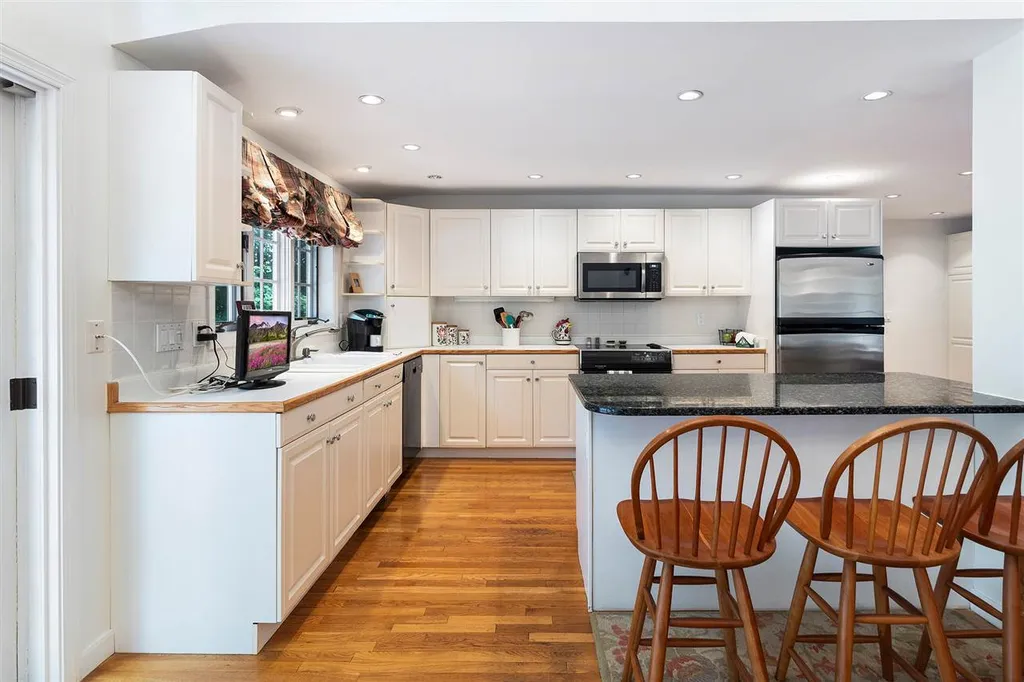 16 Candlewood Drive Amherst NH 03031
