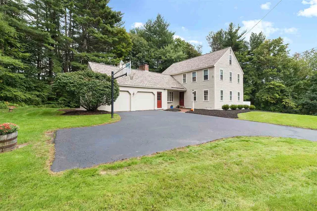 16 Candlewood Drive Amherst NH 03031