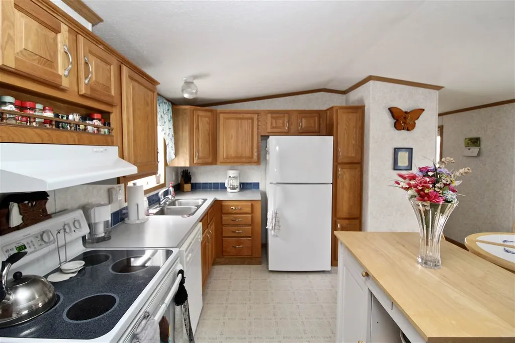 3 Otter Way Hudson NH 03051
