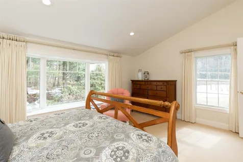 12 Old Bay Road New Castle NH 03854