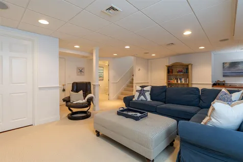 12 Old Bay Road New Castle NH 03854