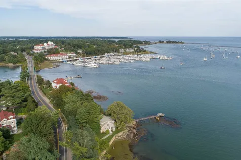 12 Old Bay Road New Castle NH 03854