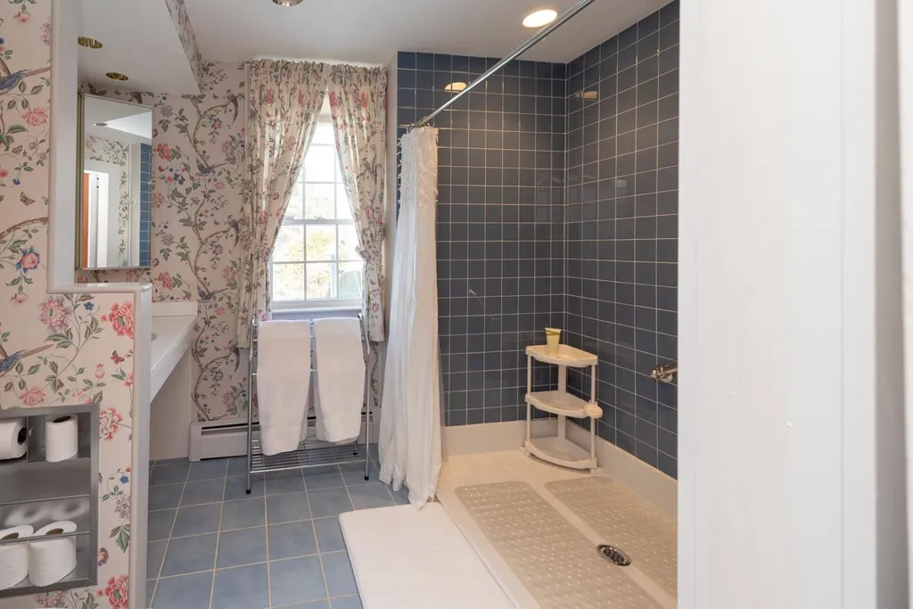 825 North Line Road Tuftonboro NH 03816