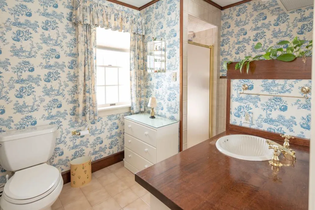 825 North Line Road Tuftonboro NH 03816