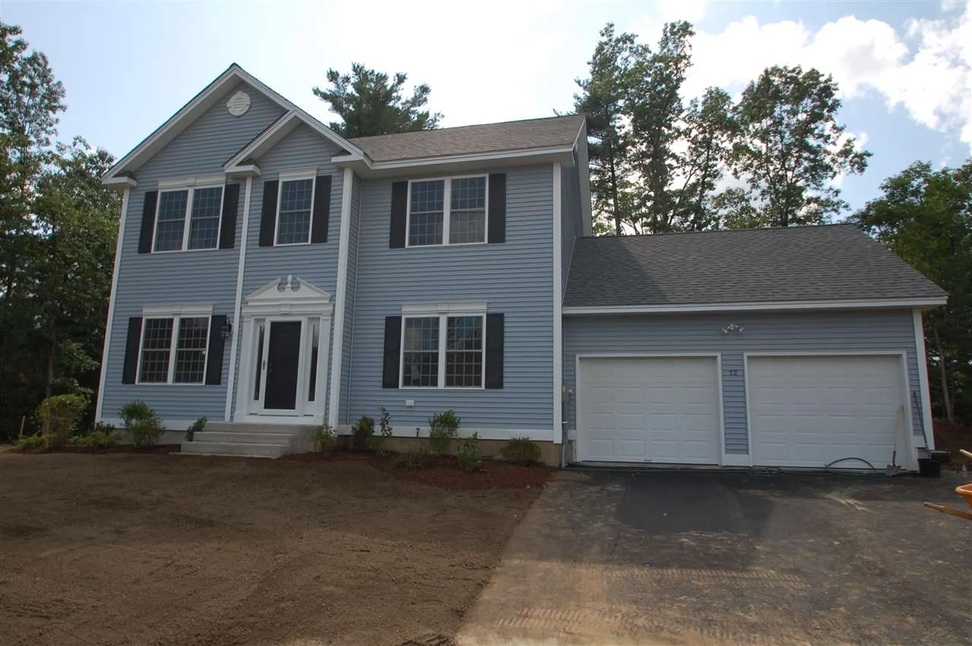 12 Laurel Landing Hudson NH 03051