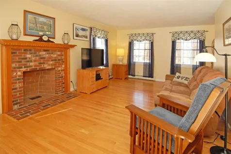 603 Scruton Pond Road Barrington NH 03825