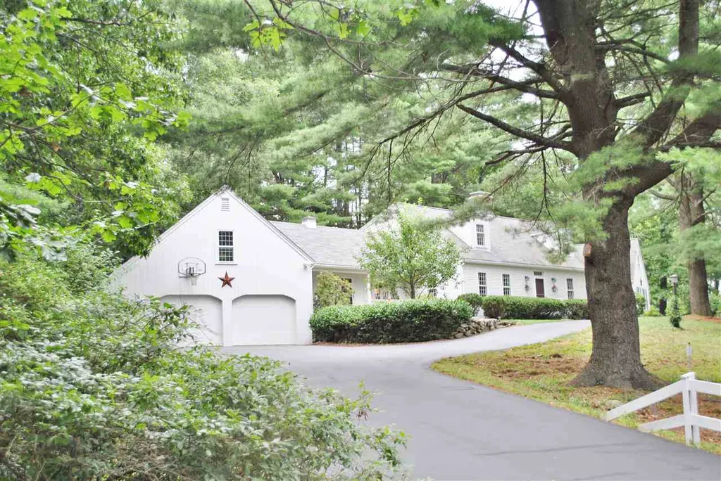 8 Pinnacle Road Amherst NH 03031