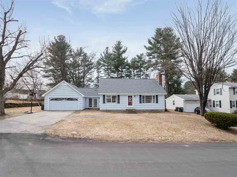 16 Burgess Street Nashua NH 03064-1415