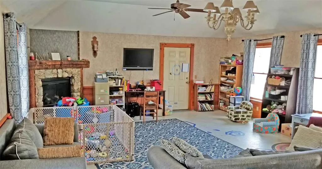 462 North Road Danbury NH 03230