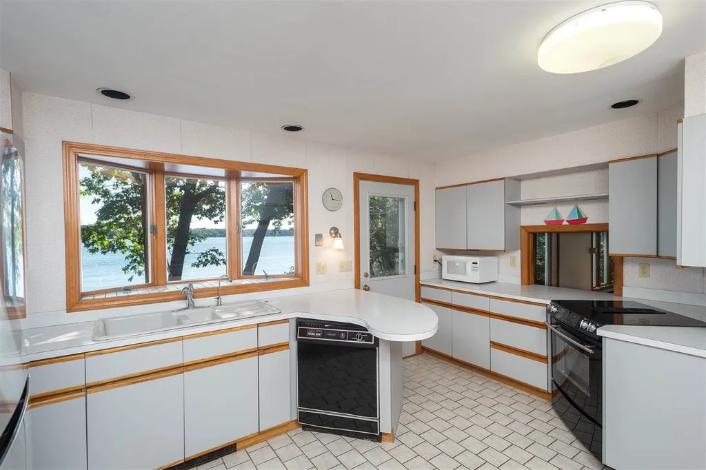 22 Colony Cove Road Durham NH 03824
