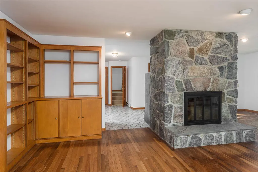 22 Colony Cove Road Durham NH 03824