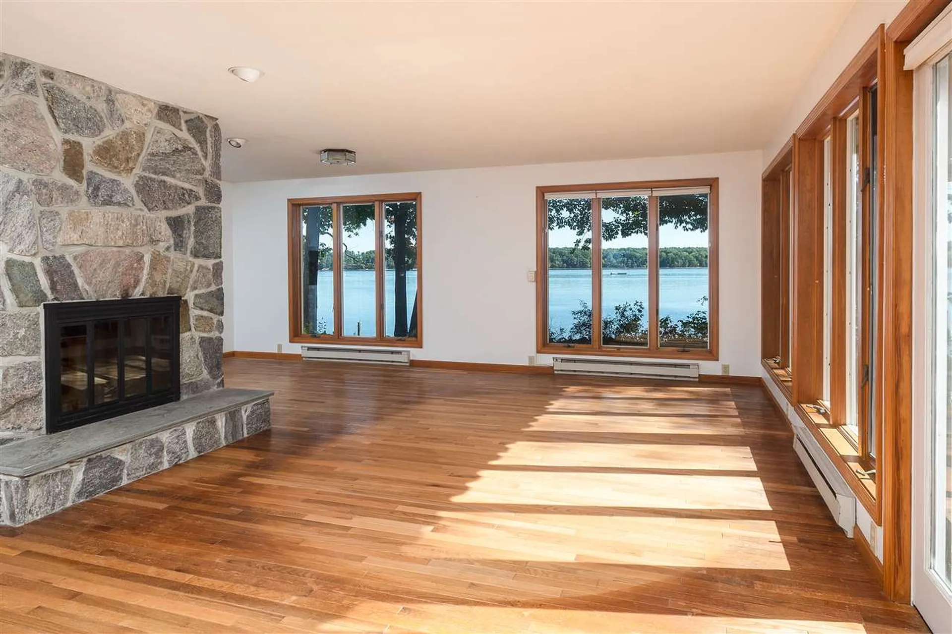 22 Colony Cove Road Durham NH 03824