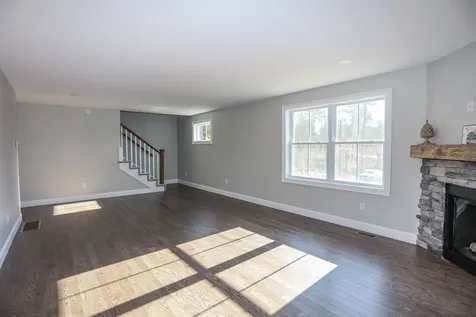 6b Rowes Corner Lane Hooksett NH 03106