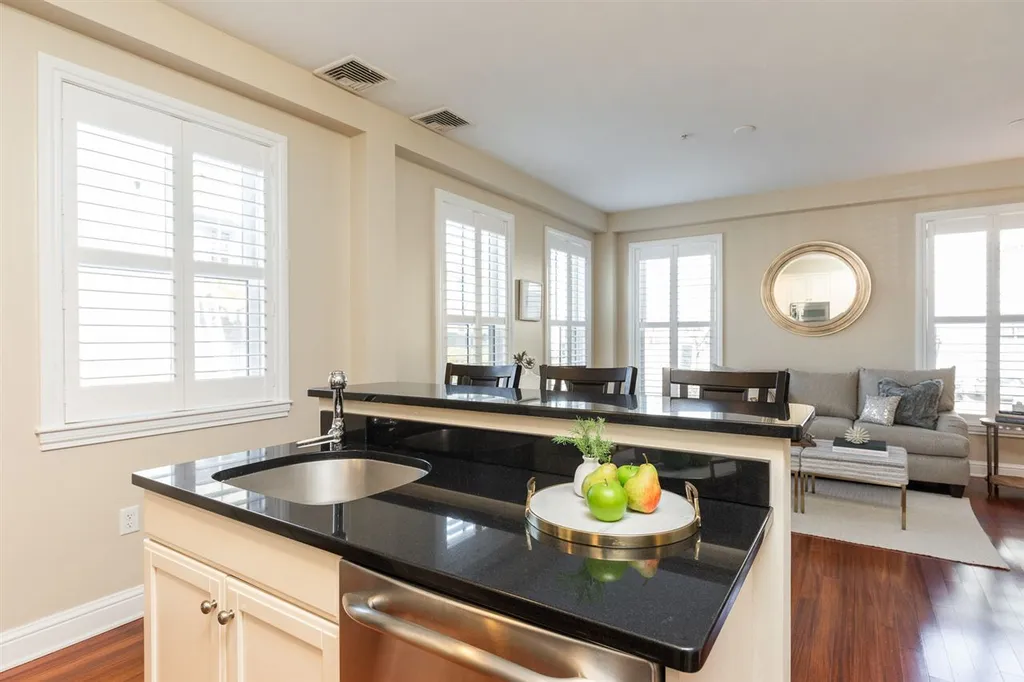 77 Hanover Street Portsmouth NH 03801