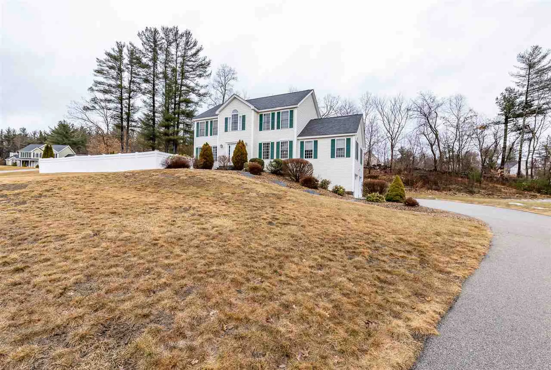 2 Tanager Way Londonderry NH 03053