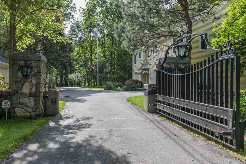 34 Raeder Drive Stratham NH 03885
