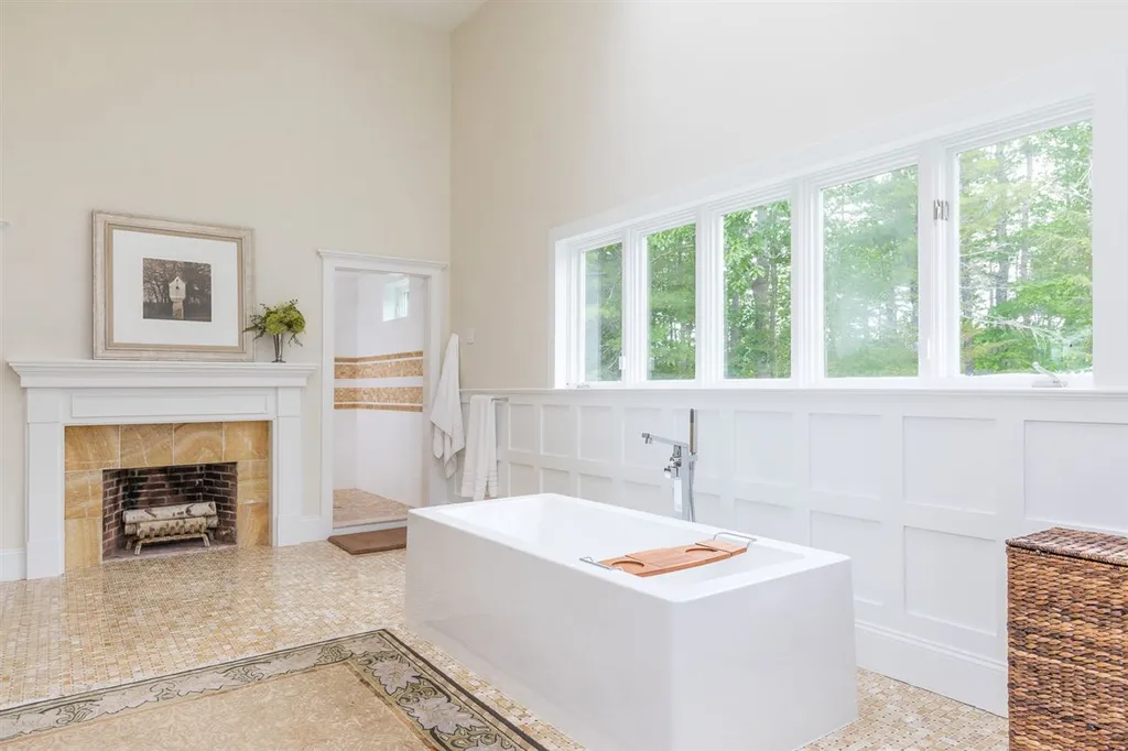 34 Raeder Drive Stratham NH 03885