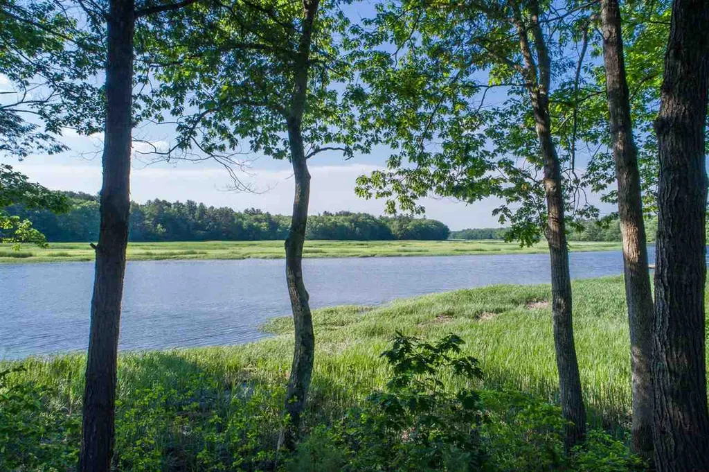 34 Raeder Drive Stratham NH 03885