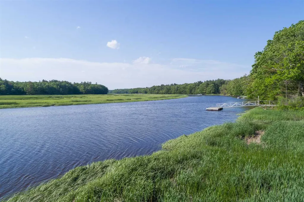 34 Raeder Drive Stratham NH 03885