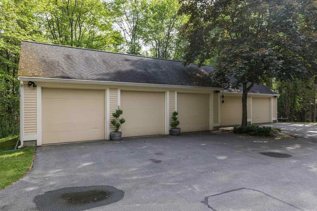 34 Raeder Drive Stratham NH 03885